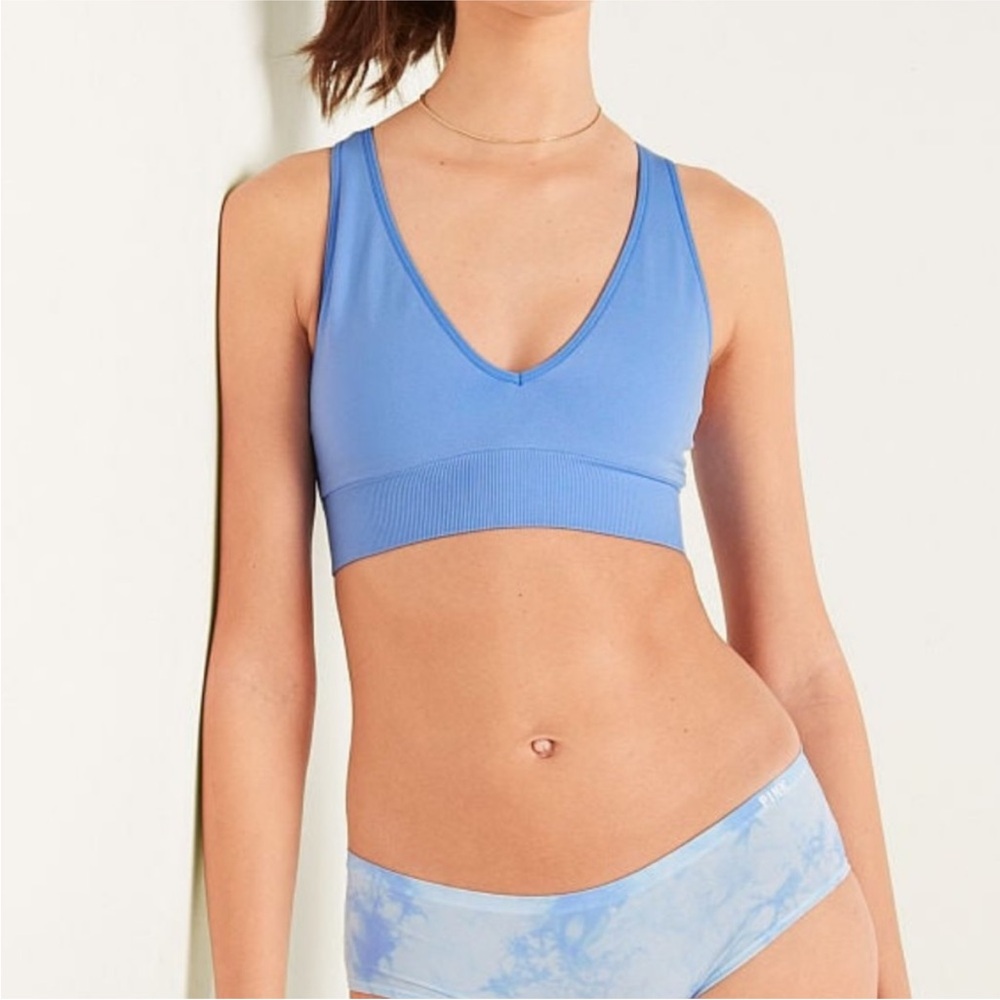 PINK
SEAMLESS PLUNGE BRALETTE